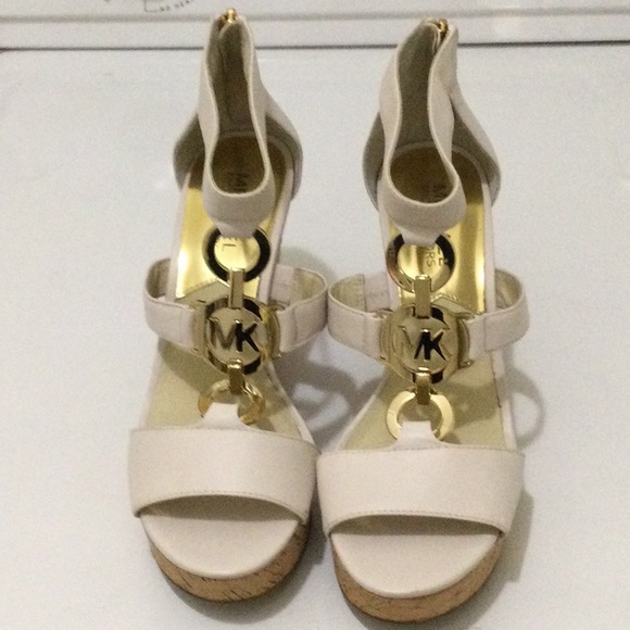 Michael Kors wedge platform cream /gold logo size 7 - Picture 1 of 4